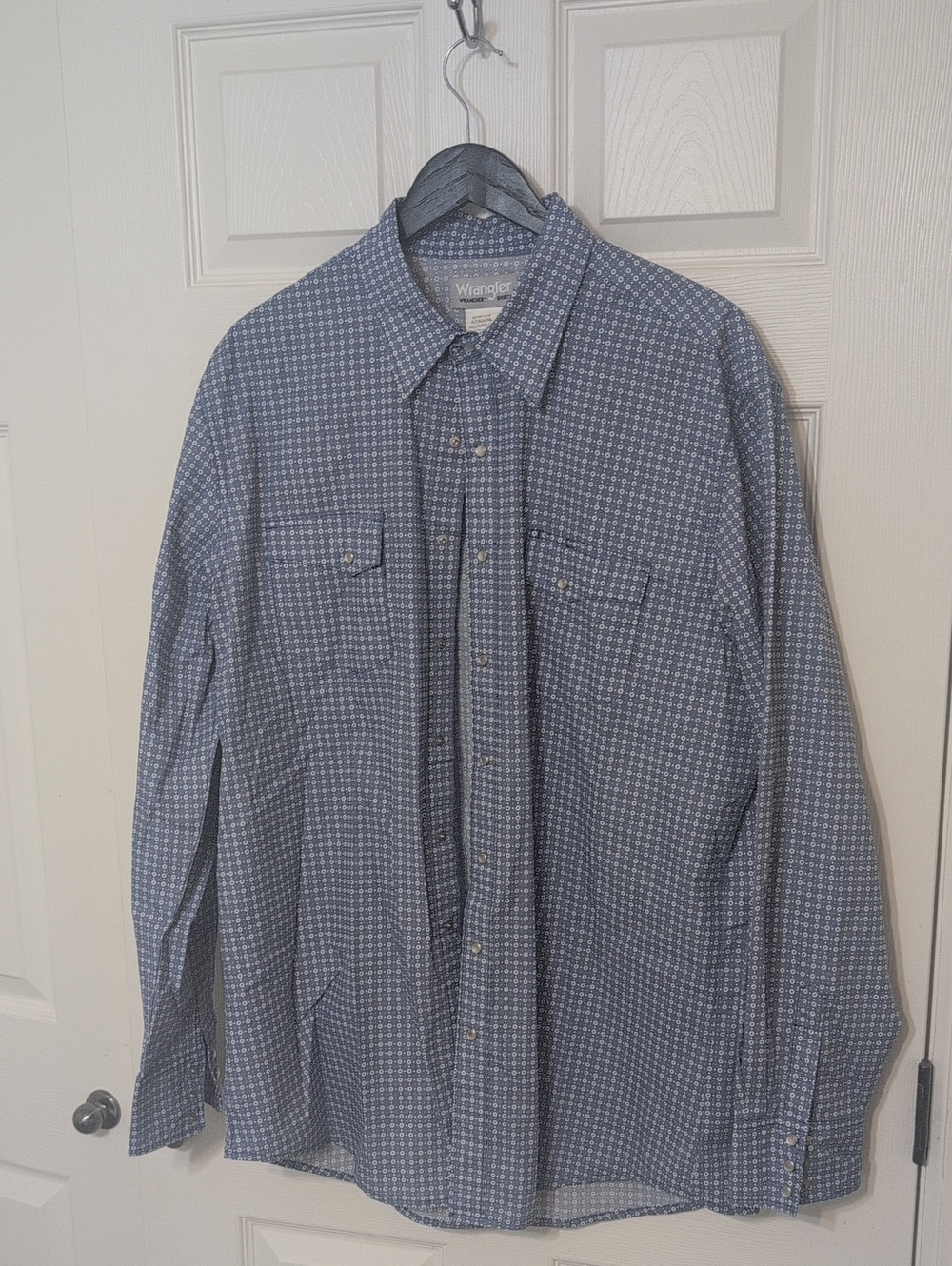 Wrangler Men’s Blue Micro-Check Button-Down Shirt